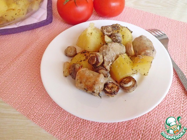 Картошка с колбасками и чесноком