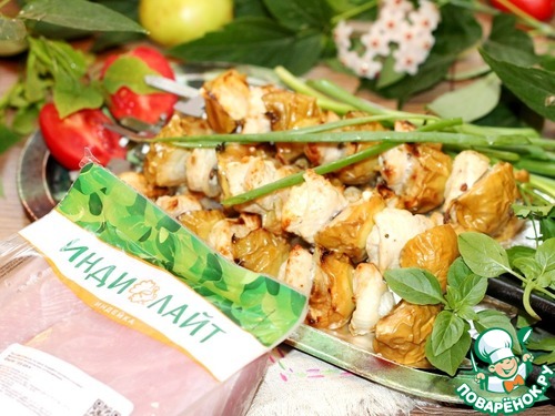 Шашлык из индейки с печеными яблоками