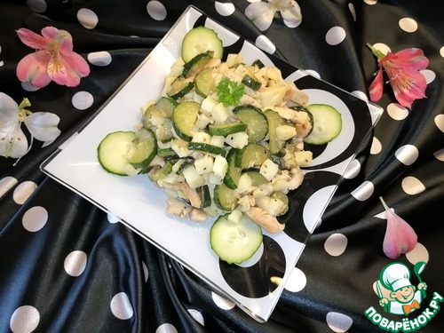 Салат с жареным огурцом
