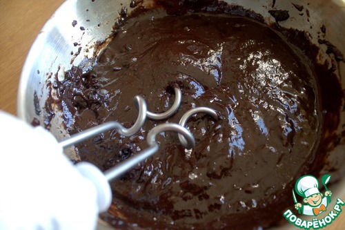 Шоколадно-карамельный десерт с брусникой