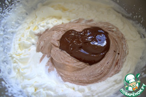 Шоколадно-карамельный десерт с брусникой