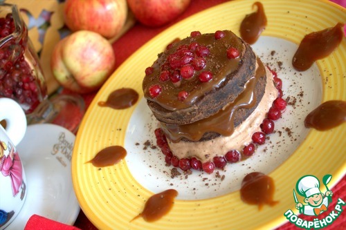 Шоколадно-карамельный десерт с брусникой