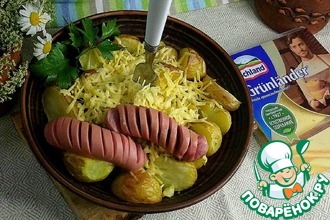 Рецепт: Картофель запеченный, с сыром и сосисками