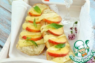 Рецепт: Горячий бутерброд с сыром и персиком
