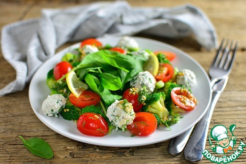 Салат из брокколи, черри и творога