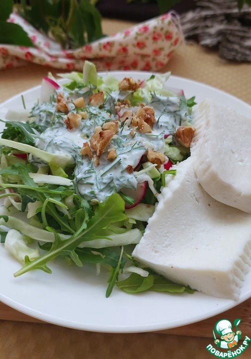 Овощной салат с вареным адыгейским сыром