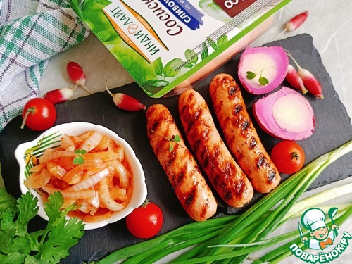 Сосиски с маринованными яйцами и луком
