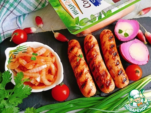 Сосиски с маринованными яйцами и луком