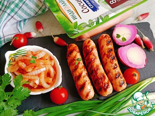 Сосиски с маринованными яйцами и луком