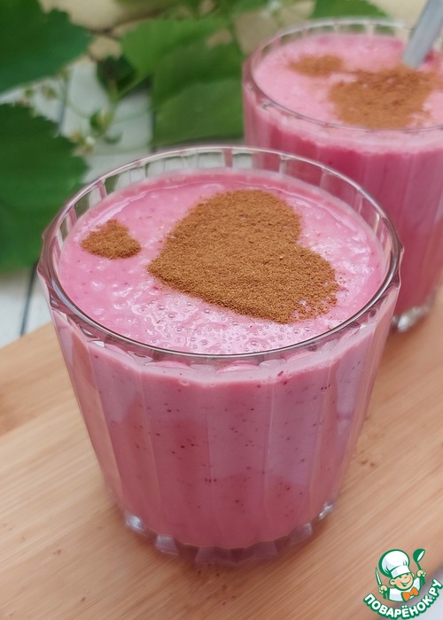 Сливовый йогурт с яблоком и свеклой