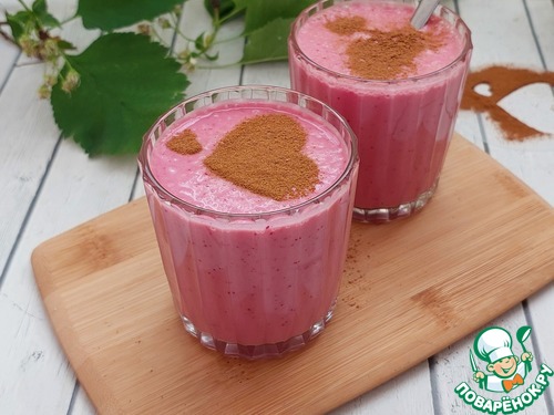 Сливовый йогурт с яблоком и свеклой