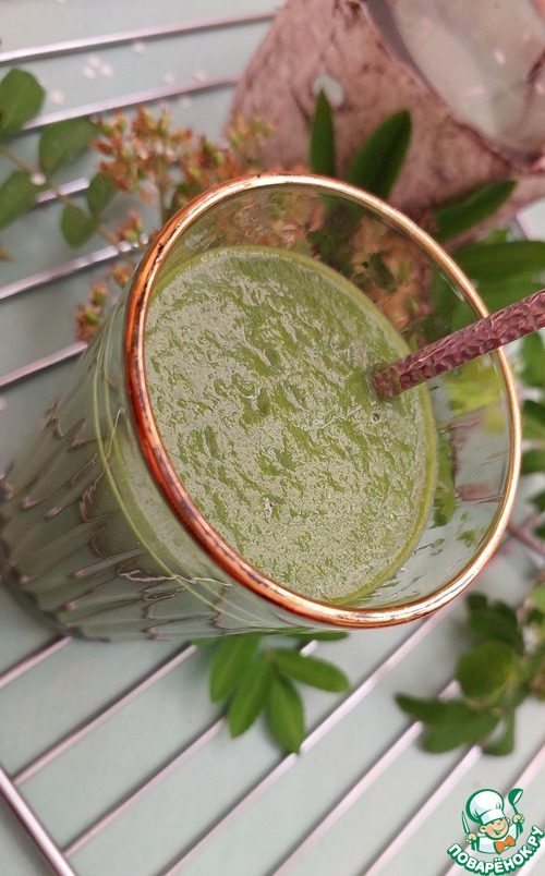 Шпинатно-щавелевый смузи с плодово-ягодным пюре