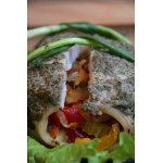 Кальмары, фаршированные овощами, с грибным соусом