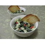 Огуречный салат с маслинами и перцем чили