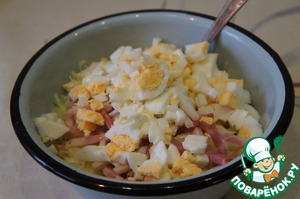 Кулебяка с капустой, беконом и яйцами – кулинарный рецепт