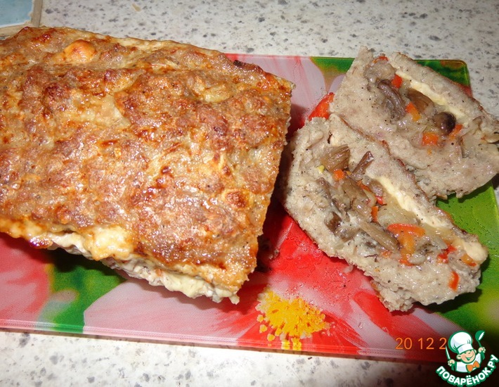 Рецепт: Мясной кекс с грибами и сыром
