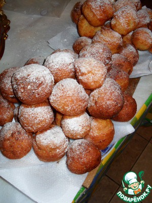 Рецепт Творожные пончики с шоколадом, нугой и карамелью