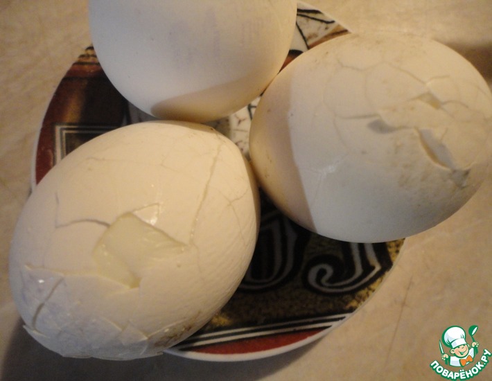 Как сварить треснувшие яйца