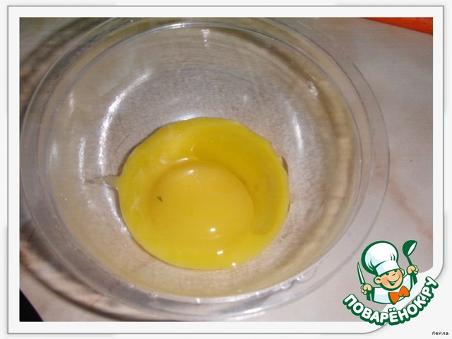 Смазывать яйца маслом. Пирог смазанный белком и желтком. Пирог из яичного желтка. Пироги смазывать яйцом или желтком. Сверху чем смазывать пирог белком или желтком.