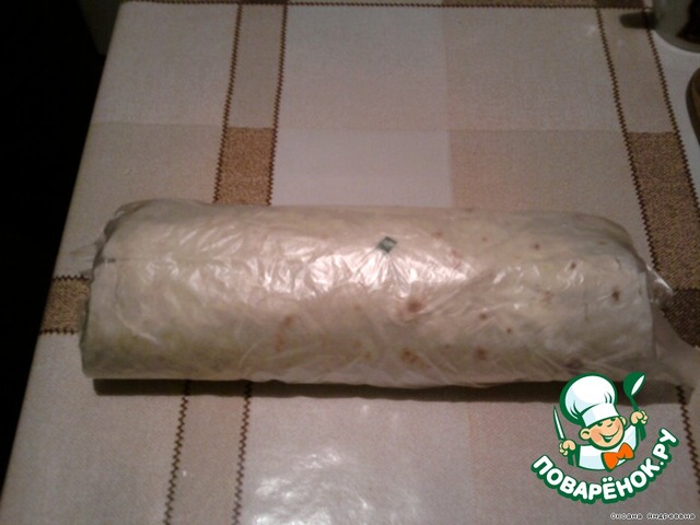 Roll with minced chicken