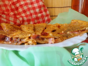 Рецепт Пицца «Кальцоне» с сыром и ветчиной