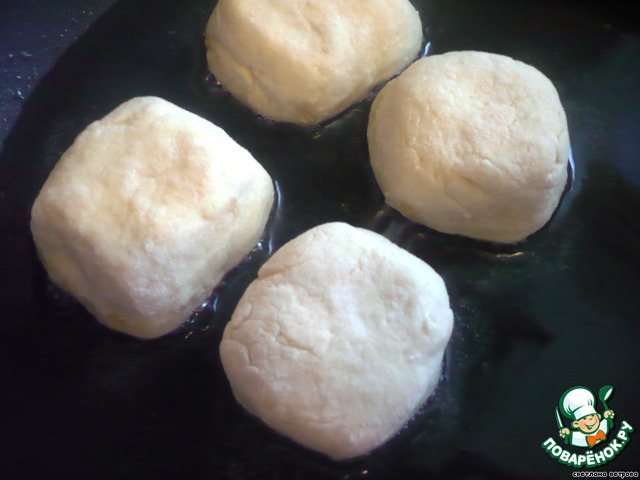 творожные квадратики. песочное пирожное с лимоном. творожные квадратики. слоеные квадратики с яблоками. творожные квадратики.