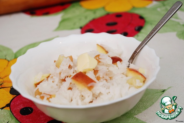 Rice porridge with apples from grandma