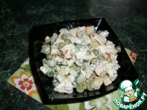 Рецепт Салат с копченой курочкой, зеленым горошком и гренками