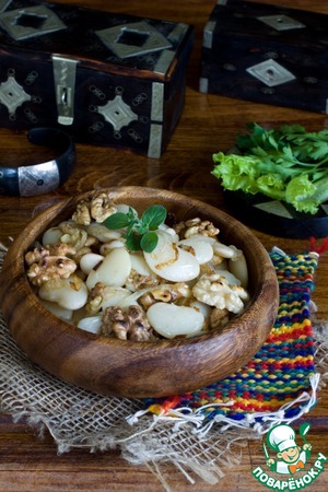Рецепт Фасоль с жареным луком и орехами
