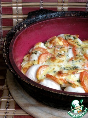 Рецепт Пельмени под брынзово-чесночным одеялом с томатами