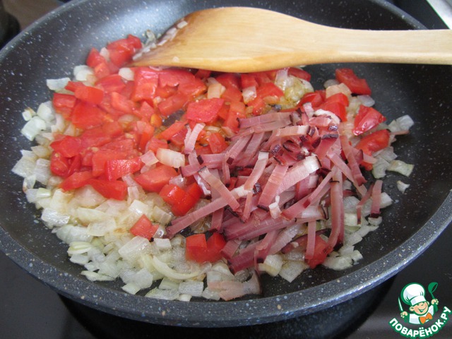 Хлебный суп с фасолью и помидорами