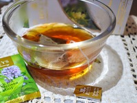 Strong tea on the beach �����������