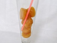 Strong tea on the beach �����������