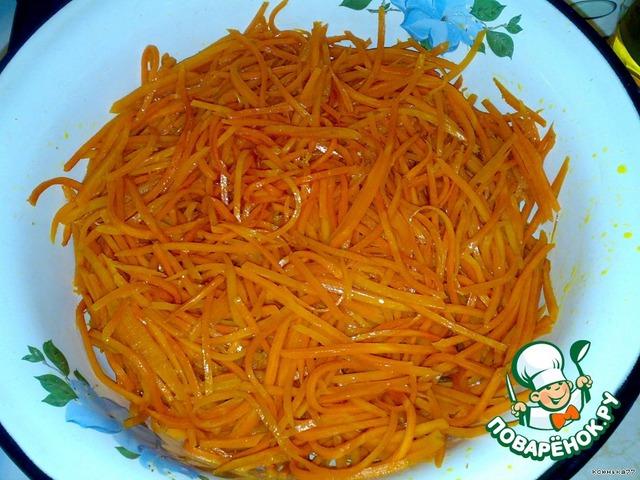 Корейская морковь с картошкой. Хе из картошки по корейски. Салат из собаки корейский. Спагетти с картошкой с морковью. Малат корейский с жилимтый белый.