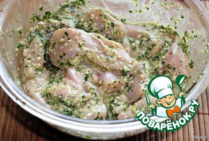 Салат с кедровыми орешками и курицей - настоящий подарок для любителей правильного питания: рецепт с фото и видео