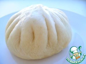 Steamed buns with meat stuffing 