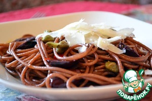 Рецепт «Пьяные» спагетти с маслинами, каперсами и сыром