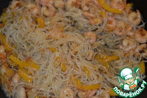 Рецепт Рисовая лапша в оригинальном остро-сладком соусе с креветками