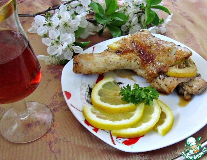 : Cosce di pollo con il limone/   