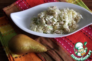 Рецепт Салат из капусты, запечённой курицы и груши