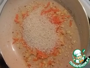 Рис на сковороде с луком и морковью