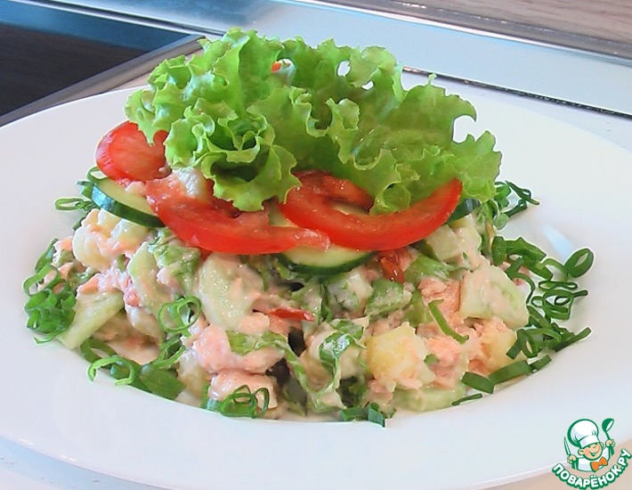 Рецепт: Салат из рыбы с помидорами
