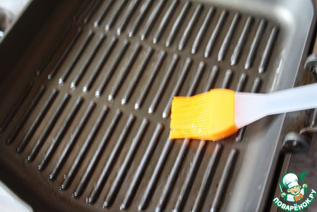 мясо на электрогриле гриль. салфетки для очистки гриля. Clean bbq grill porcelain. смазка противней щётками. масло на гриле новом.