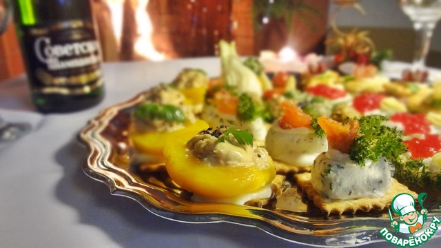 персики с курицей и сыром. куриные грудки с сыром. закуска с консервированными персиками. куриная грудка с персиками. фаршированные персики закуска.