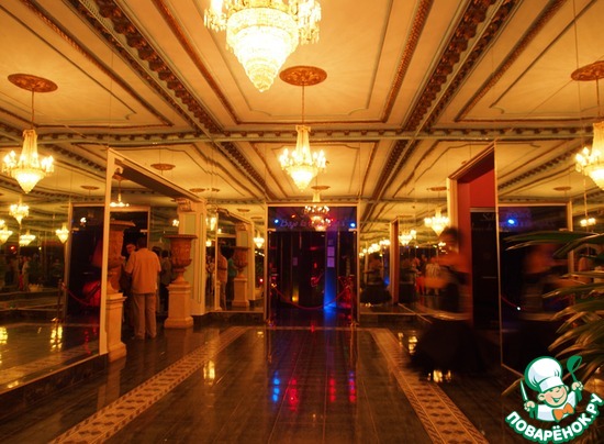 вечером пошли на шоу "Тропикана"