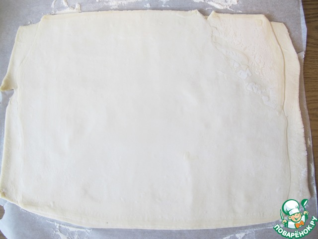 Разморозить дрожжевое тесто в микроволновке. Тесто слоеное лама. Делим лист слоеного теста на 12 по сколько см.