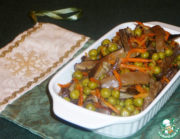 Салат «Нежный» с сушеными грибами и мясом