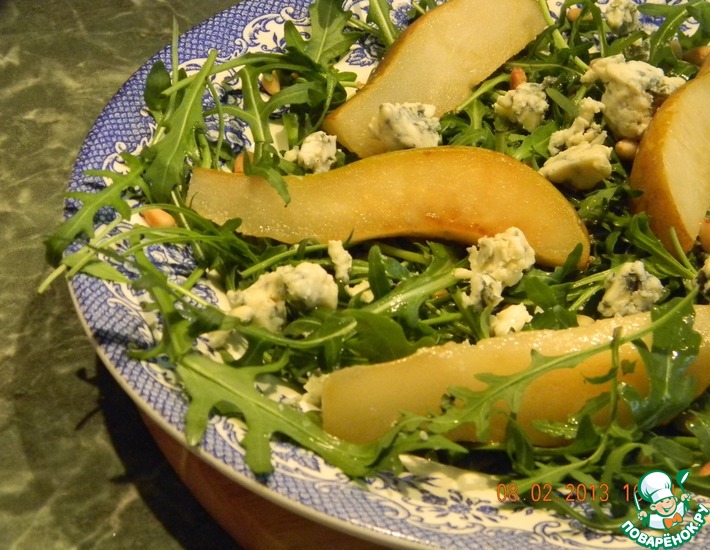 Рецепт: Салат из рукколы с голубым сыром