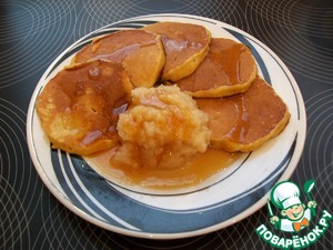 Рецепт Тыквенные оладьи с яблочным пюре и медом