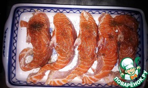 Как приготовить семгу с фисташками и креветками в сливочном соусе?